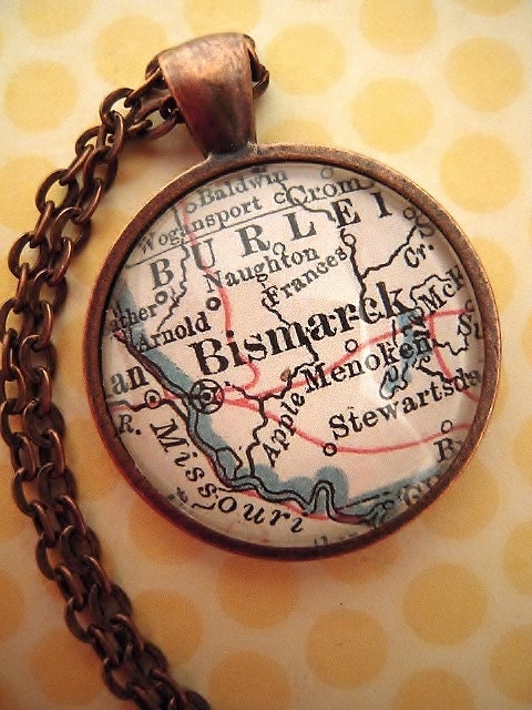 Vintage Bismarck North Dakota Glass Map Pendant Necklace