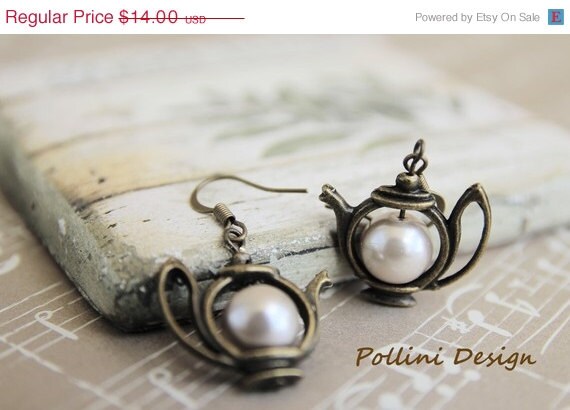 Have a Tea Earrings. Antique Teapot with Pearl. Pastel (VER-19)