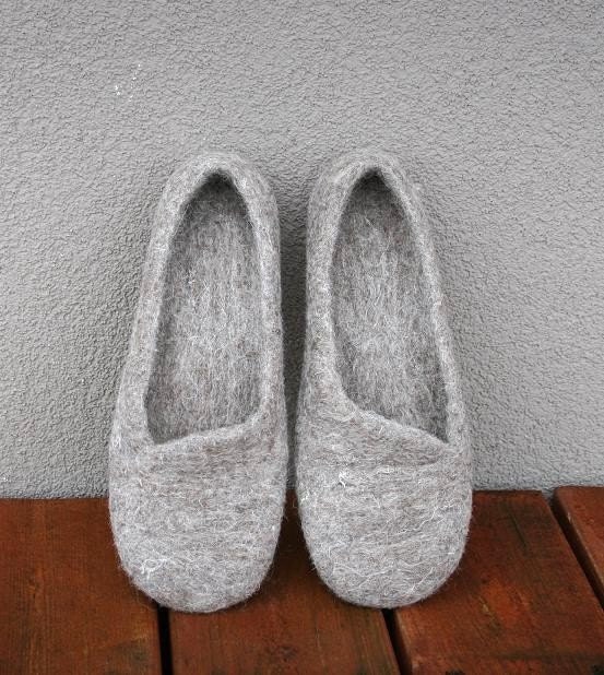 Women house shoes, felted slippers, Eco, handmade, made to order, sheep wool