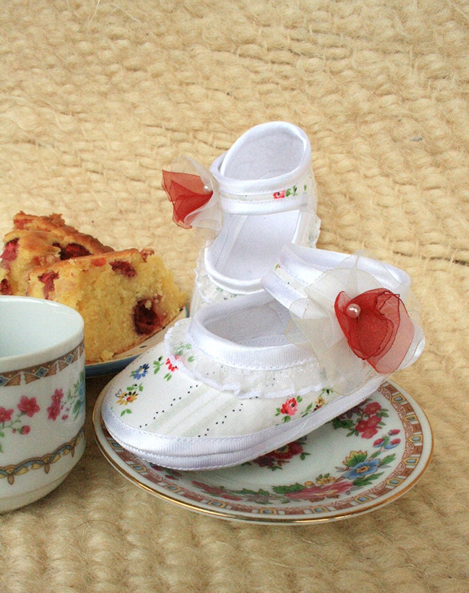Flowers White Baby Sandals Spring Summer Leaf Green Pink Romantic Cottage Ribbon Baby Shoes Newborn