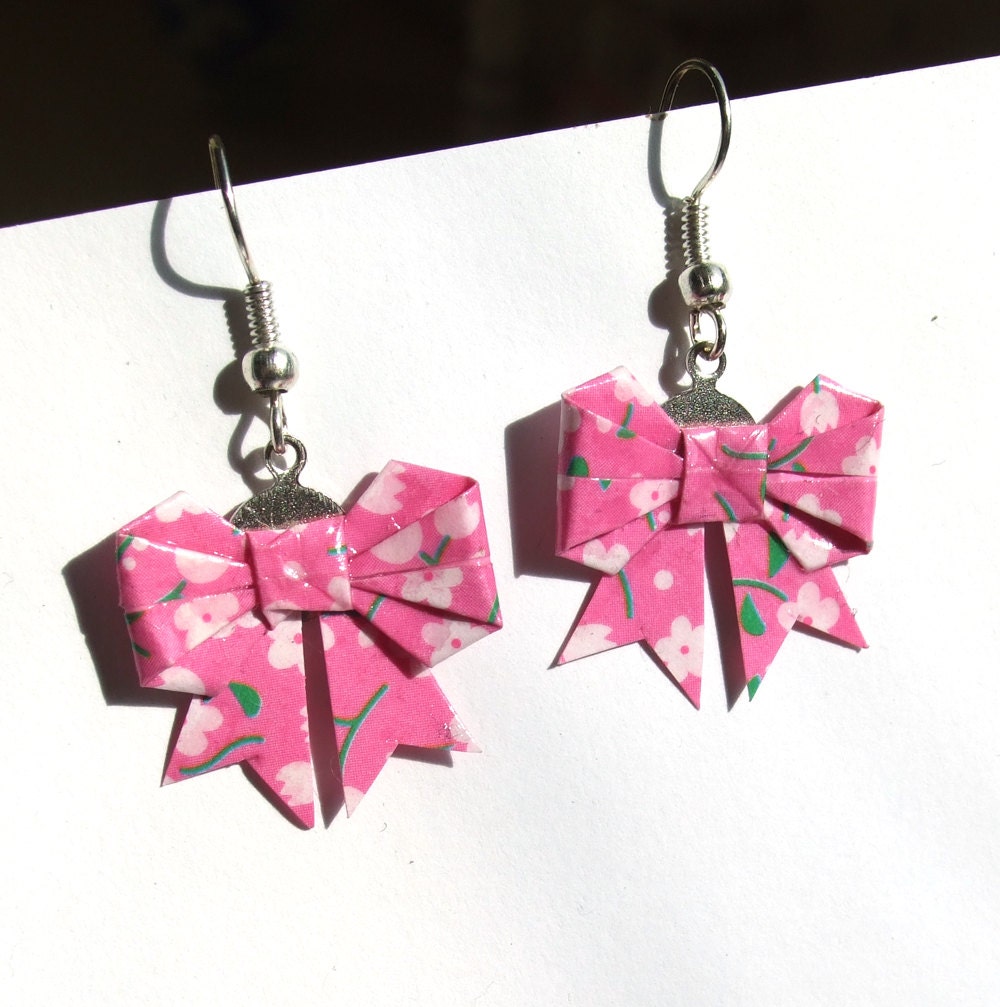 Origami bow earrings, made with pink with flowers origami washi paper