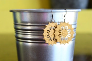 Mustard filigree earrings