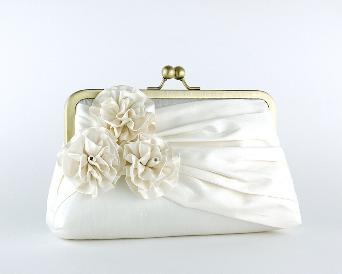 EllenVintage Three Roses Silk Clutch in Ivory, wedding clutch, wedding bag, bridesmaid clutch, Bridal clutch, Purse for wedding