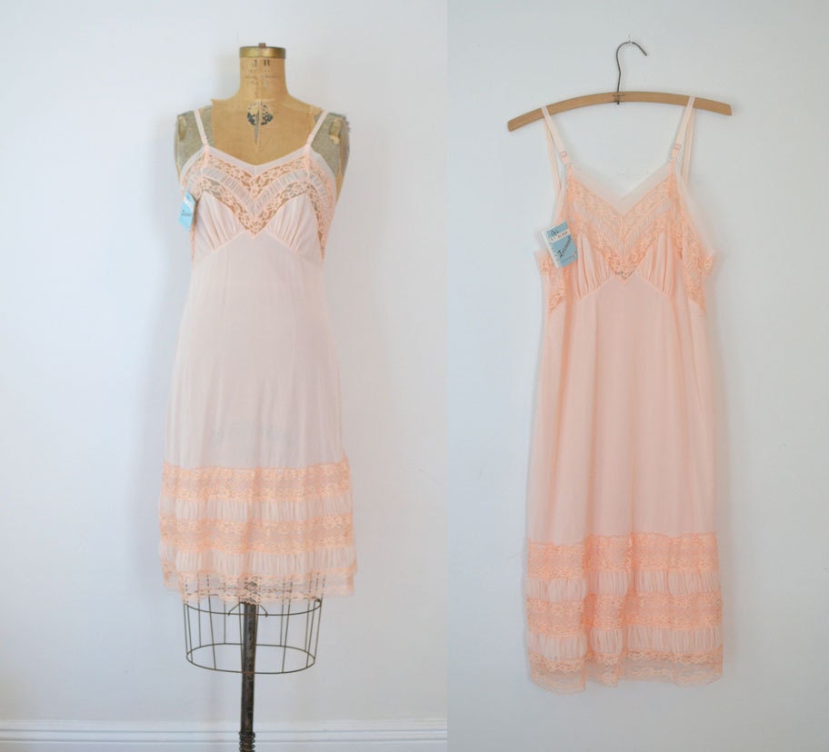 1960s Peach Slip / 60s Lace Lingerie