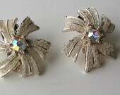 1960s, frosted enamel earrings w. aurora borealis stones, whirly gig design. mod, mid century, swinging 60s, twiggy, vestiesteam