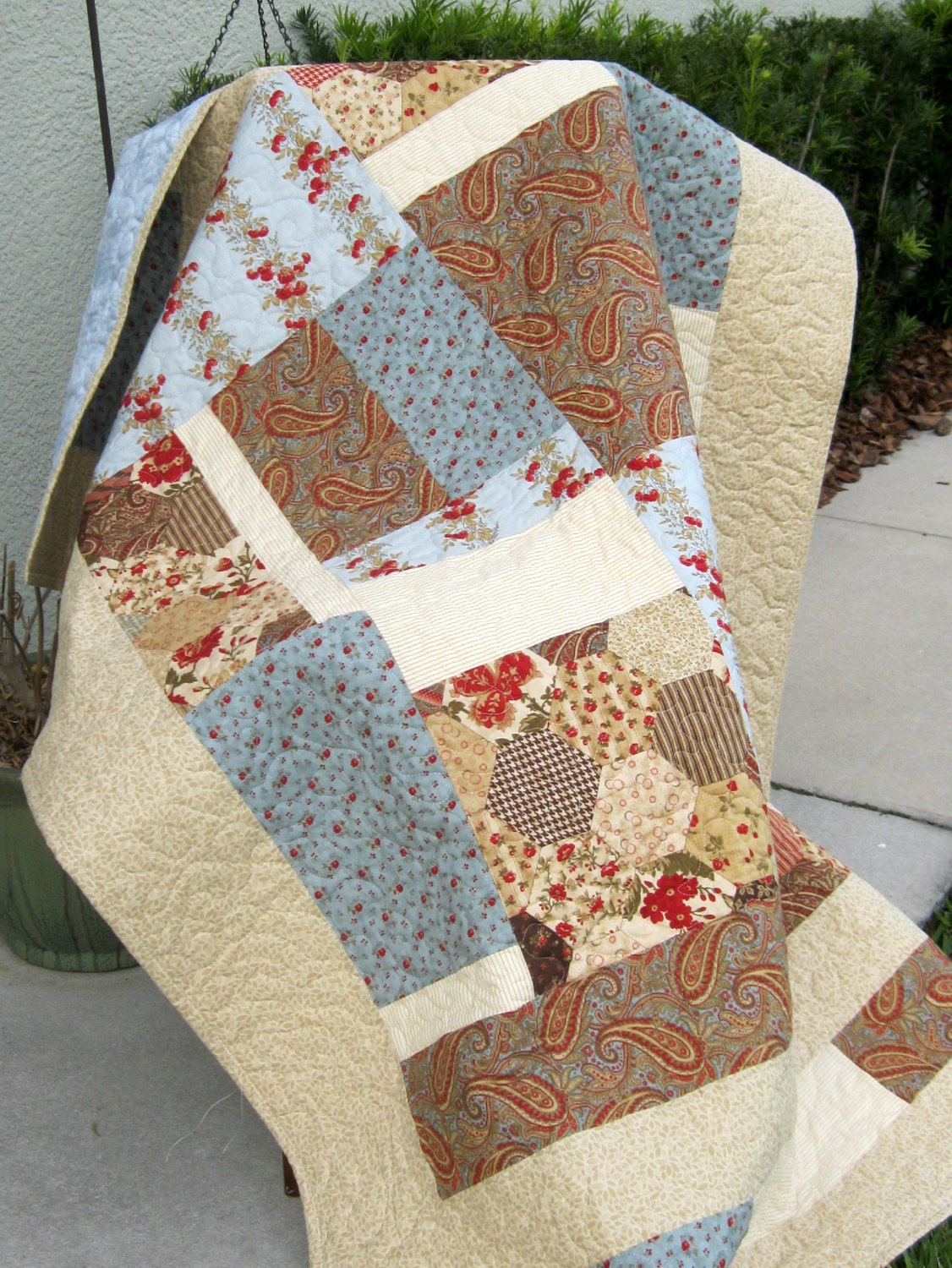 Description: Beige/Blue (Soft Shades) - Modern/Contemporary Quilt