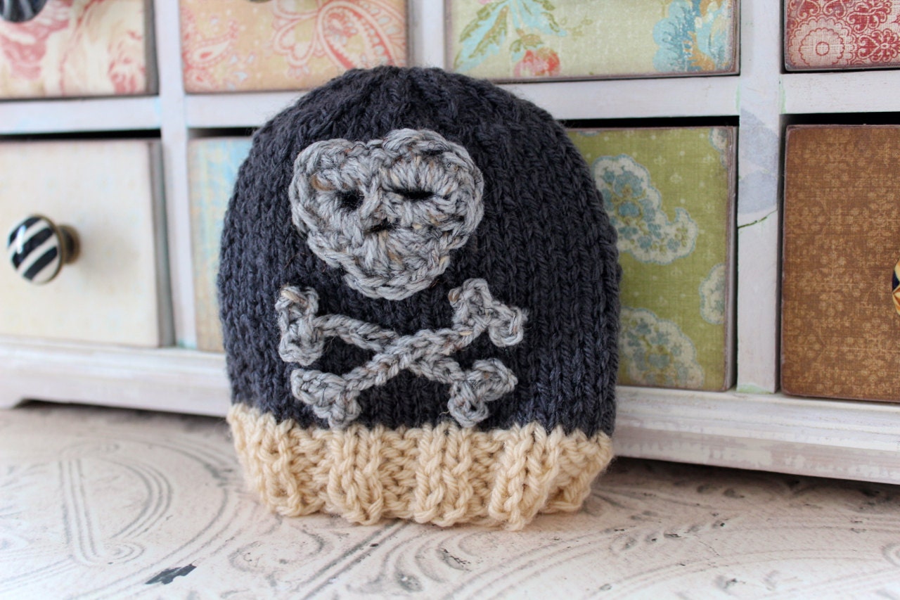 Knitted Baby Boy Hat - 0-3 Months - Skull and Crossbones