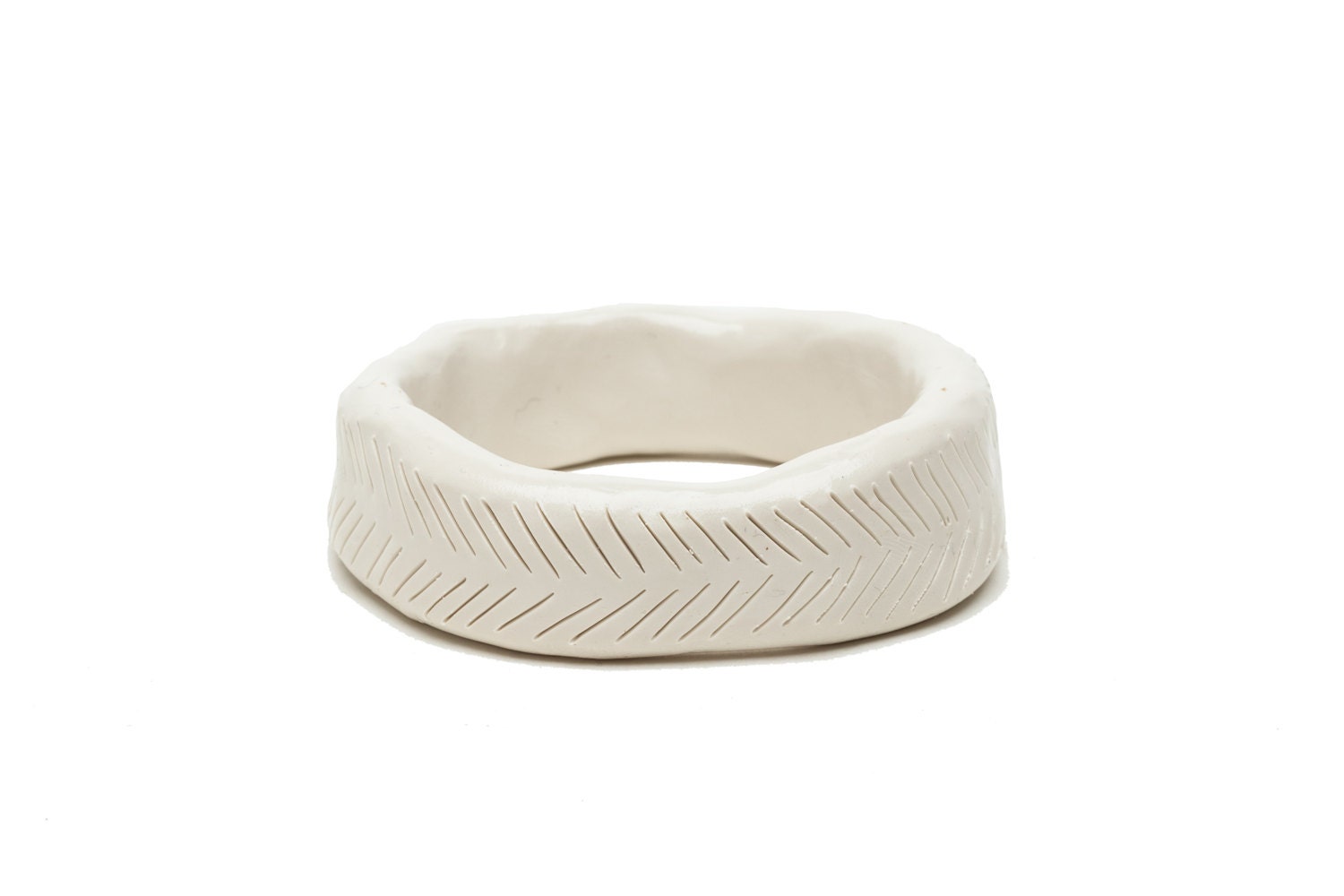 Oversized Sculpted Bangle//