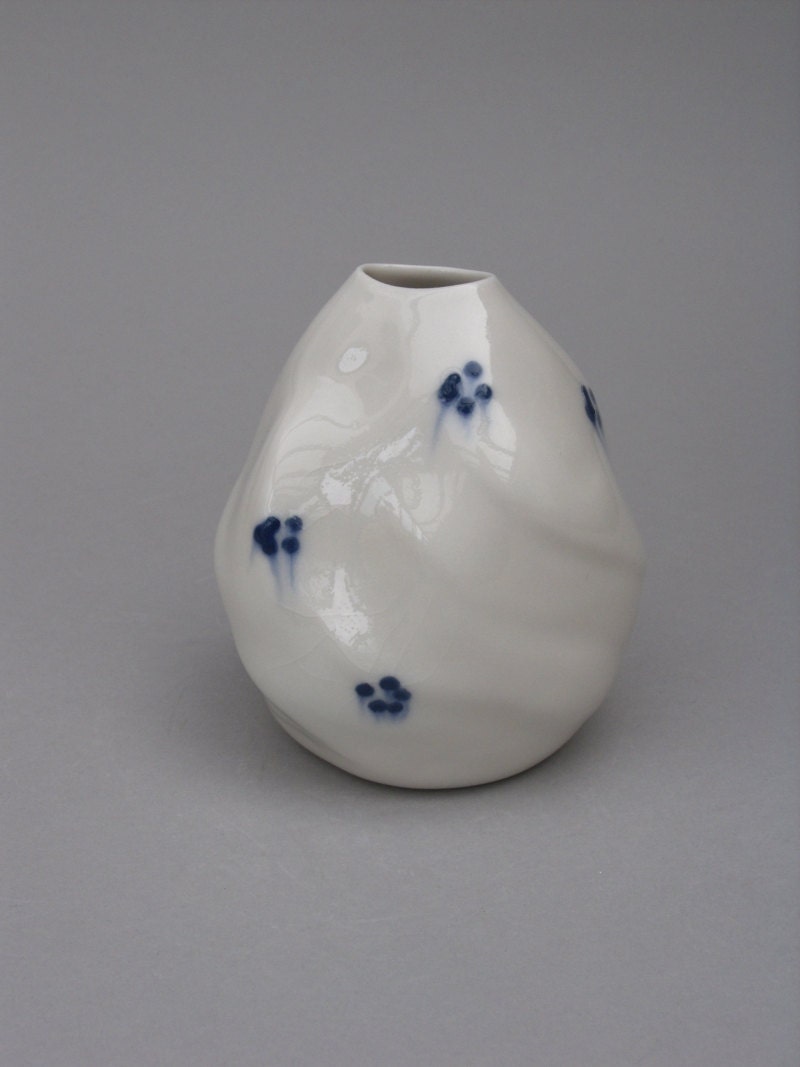 Wavy porcelain vase with cobalt blue decoration