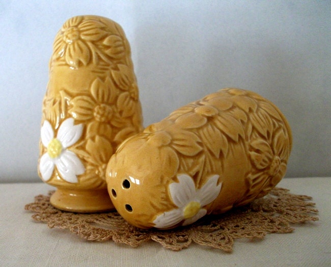 Mustard and White Chrysanthemums Salt and Pepper Shakers