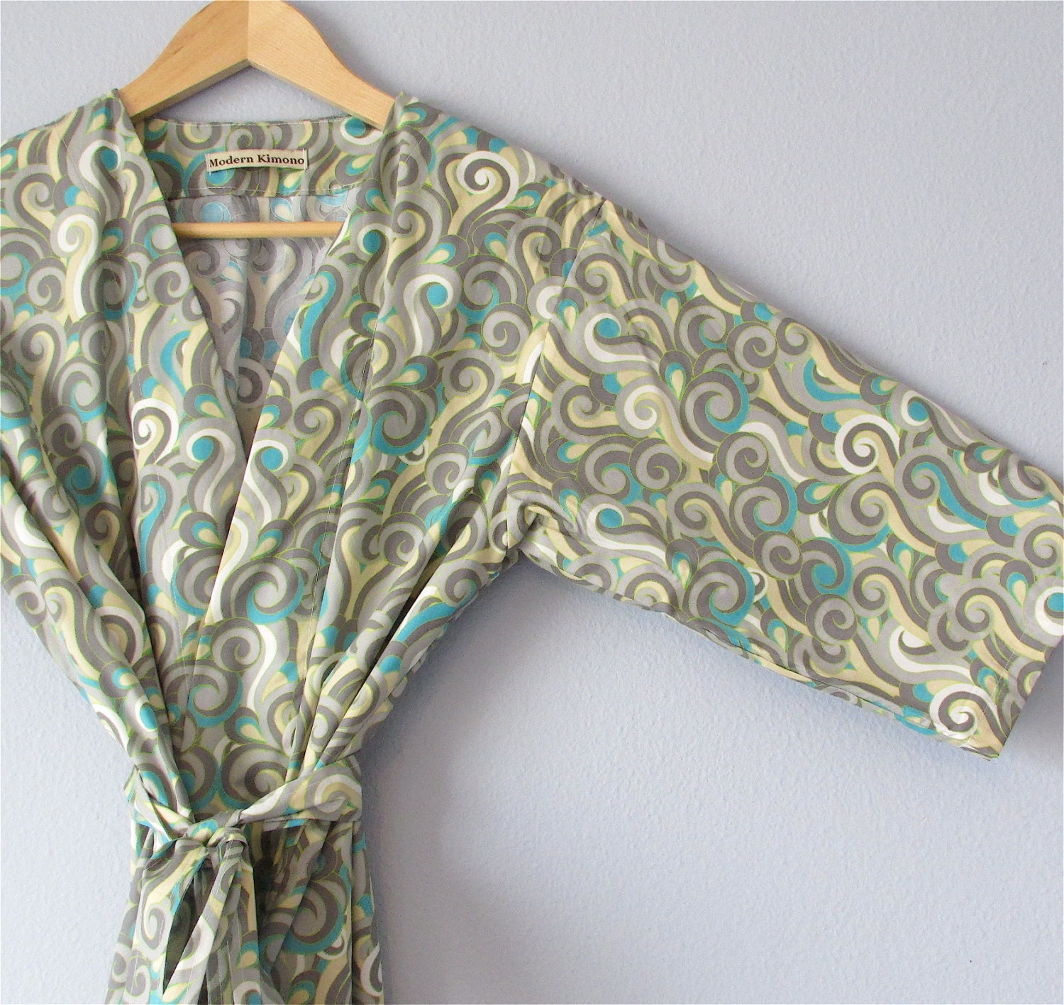 Kimono Robe. Maternity Robe. Dressing Gown.  Bathrobe. Robe. Swirly Jade.  Knee Length.