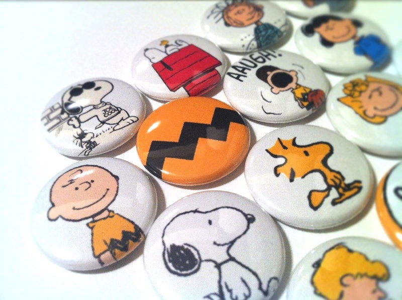 PEANUTS - a pinback button set featuring Charlie Brown and his friends
