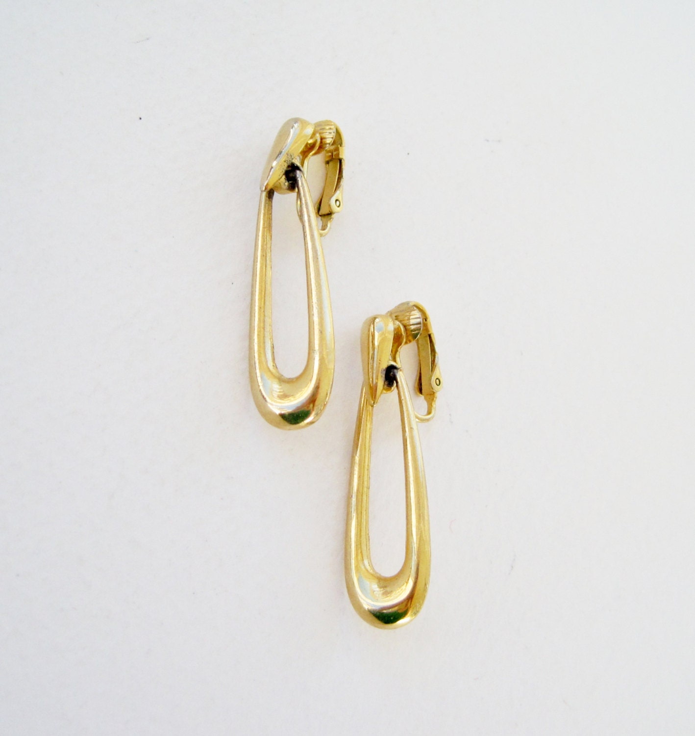 Vintage 80s Nautical Retro Goldtone Gold Tone Elongated Oval Door Knocker Hoops Hoop Dangle Earrings