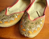 Vintage 70s 80s Leather India Thai Nepal flat Slipper harem Belly Dancer Embroidered Shoes / size 9