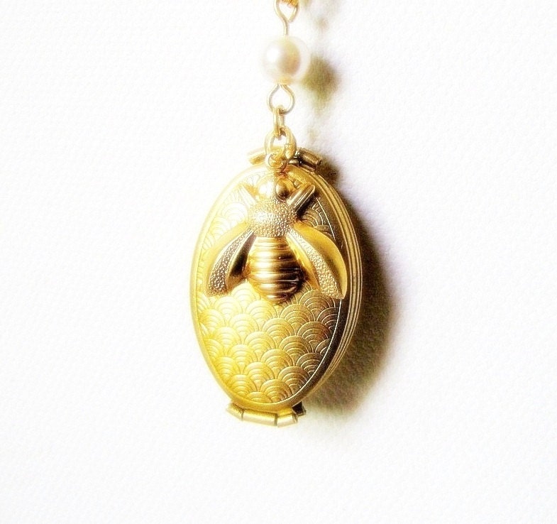 Art Deco Locket Honey Bee Charm Necklace Wedding Bridesmaid Maid of Honor Gifts Locket Pendant