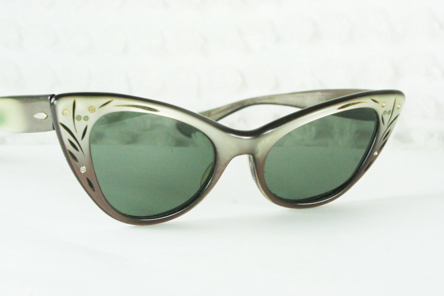 Ray Ban Cat Eye Sunglasses 1960s Lisbon Sun Glass Two Tone Carved Gray Crystal Lens Non Rx 48/20 Designer Optical Frame