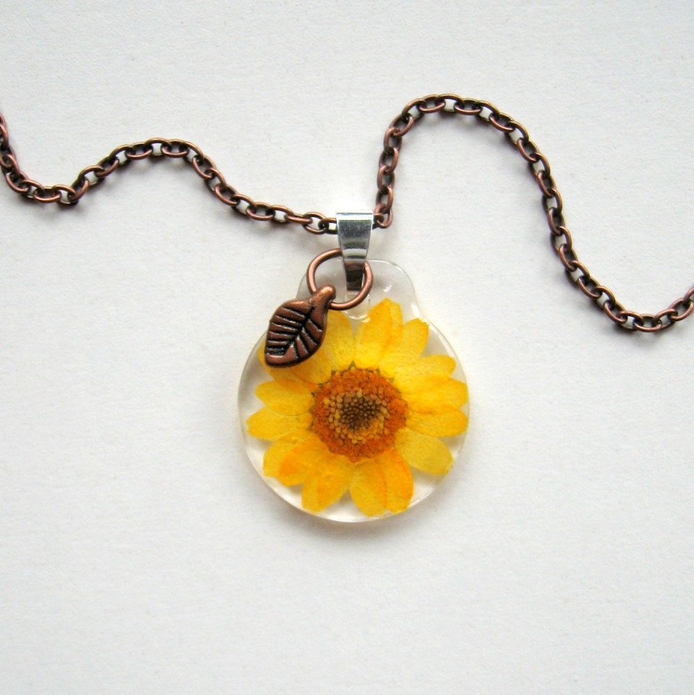 Yellow Daisy - Real Flower Garden Necklace