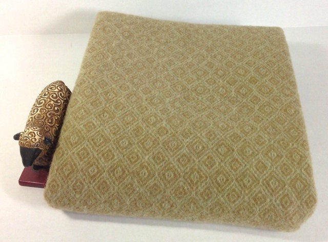 Rug Hooking Wool, 1 yard, Green and Tan Diamond Texture, J665