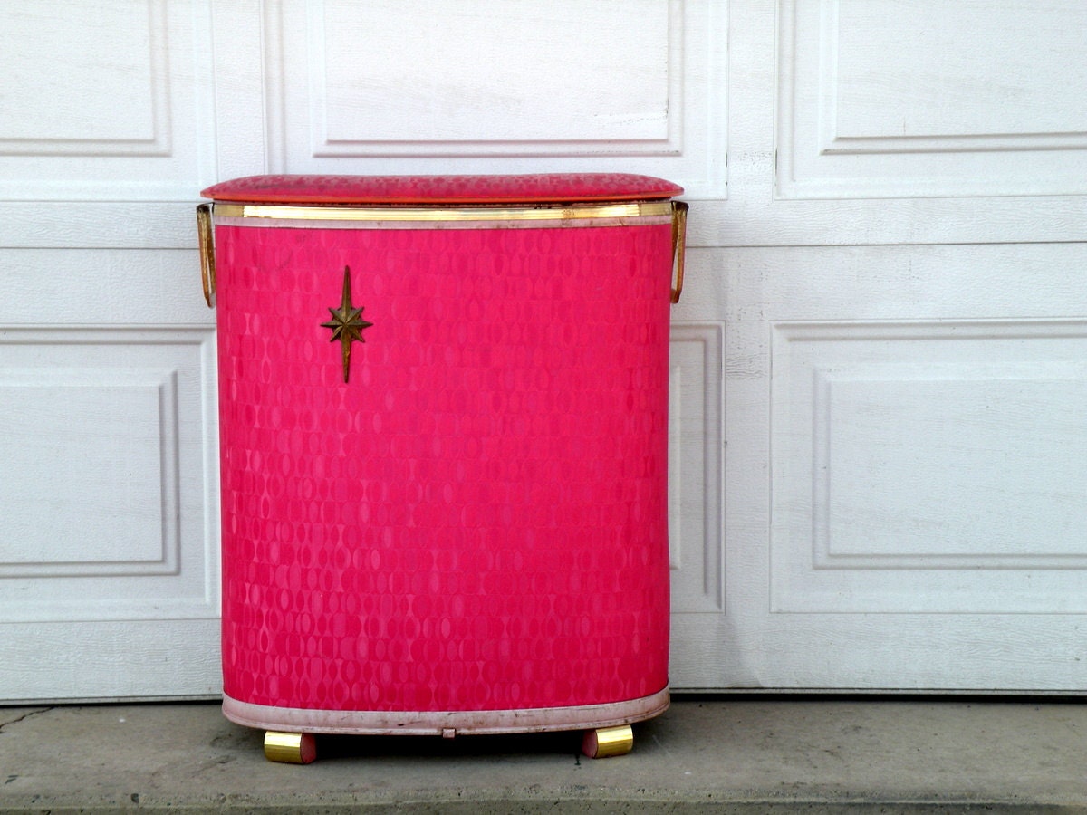 Vintage Hot Pink Wicker Clothes Hamper, Mid Century, Bake Lite, Laundry Hamper,  Organizing Storage