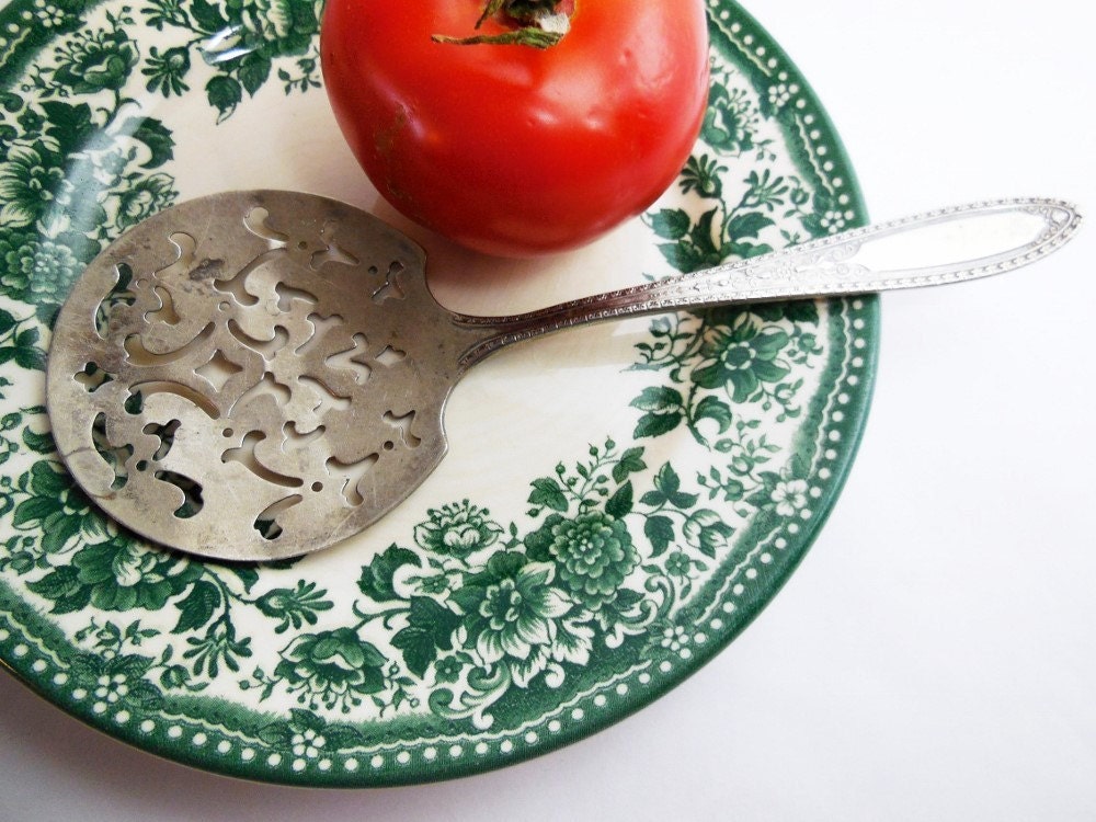 Tomato Server -  Carlton Silverplate - Ramona/Lakewood/Brentwood - Vintage
