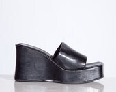 Black Steve Madden Platform Sandals / 7.5