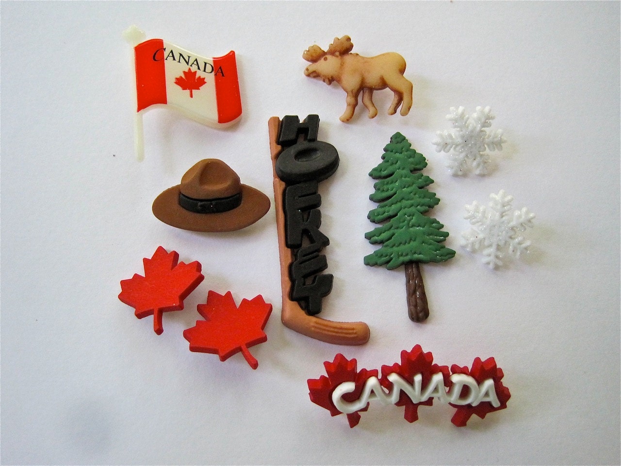 Canada Novelty Craft Sewing Buttons