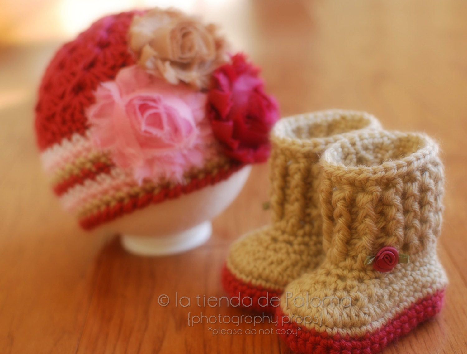 ON SALE - Crochet baby set of hat and booties - Newborn baby set - Valentine Baby - Photography prop