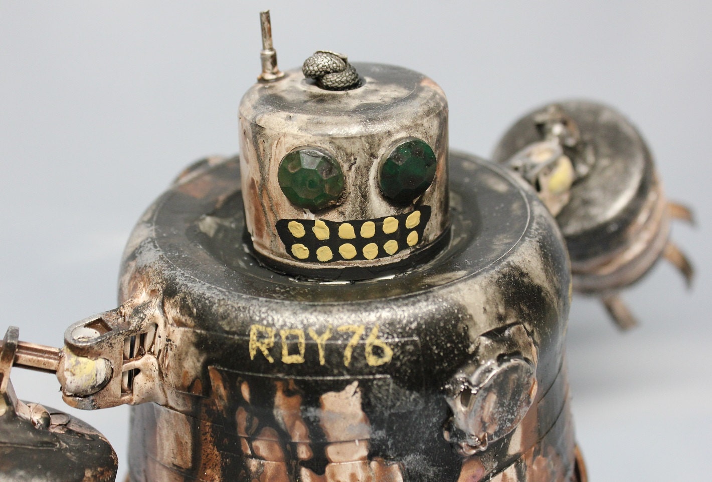 assemblage junkbot