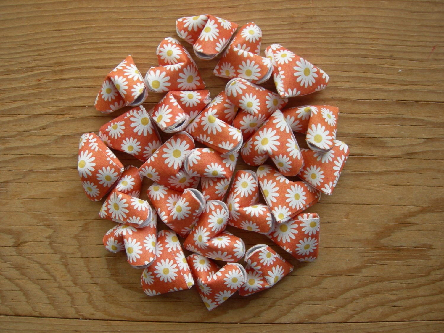 Orange Daisy Origami Hearts, set of 24. Summer Party, Table Decor.