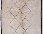 natural virgin wool carpet BENI OUARAIN berber rug from Morocco