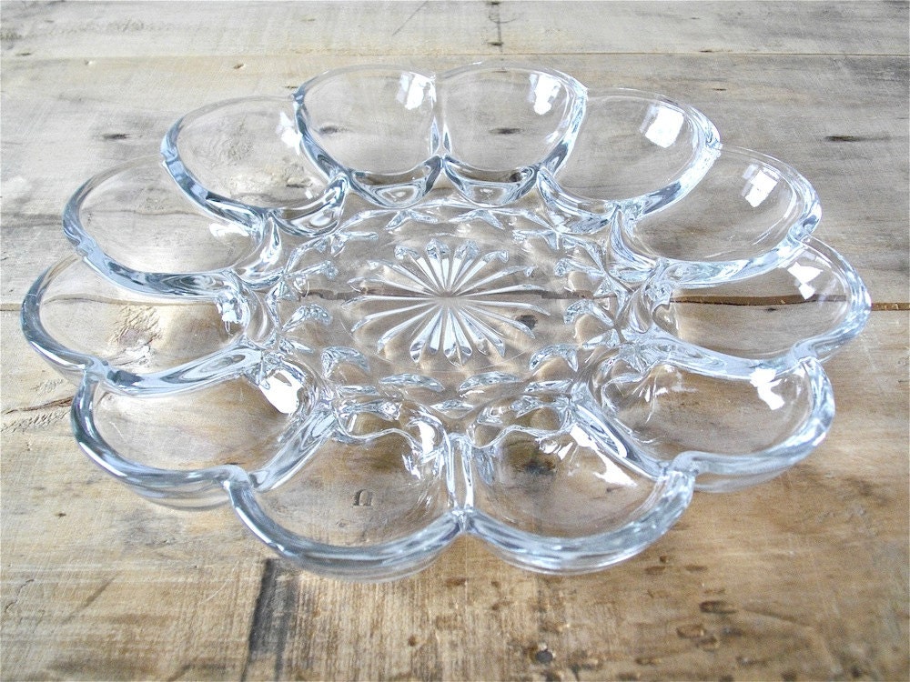 French vintage Adorable glass dish shaped daisy.