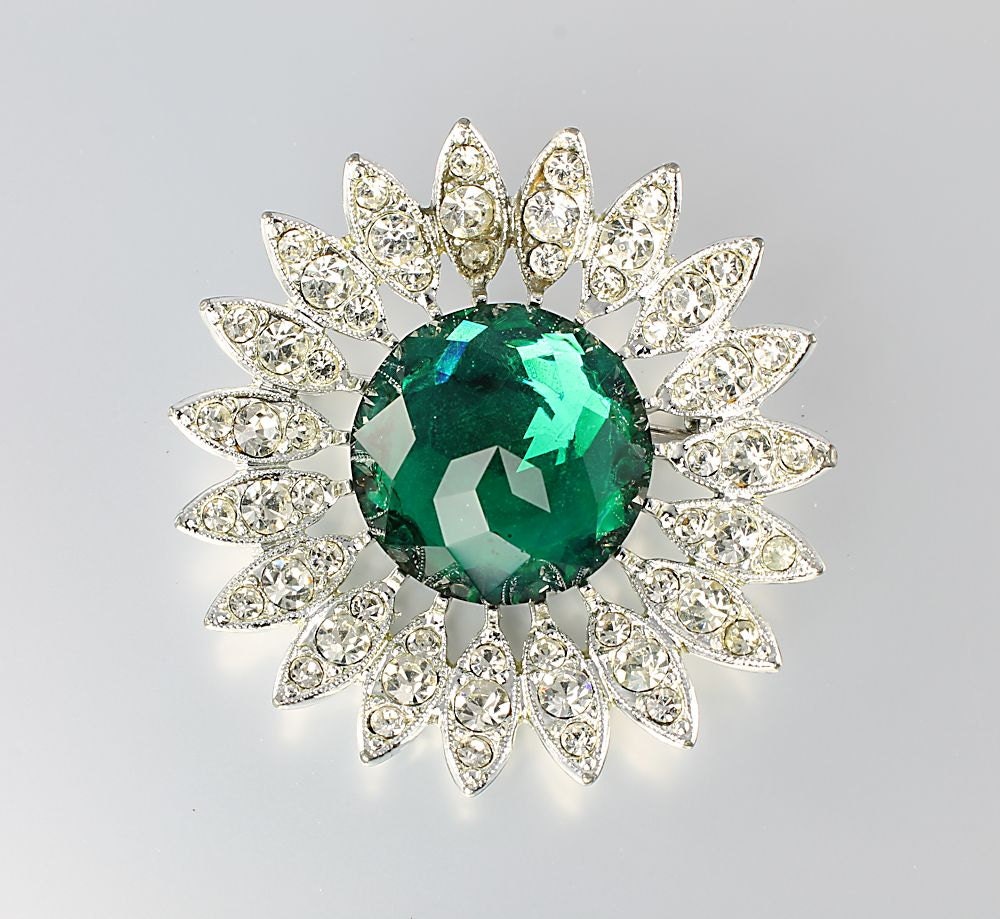 Sarah Coventry Kathleen brooch green rhinestone