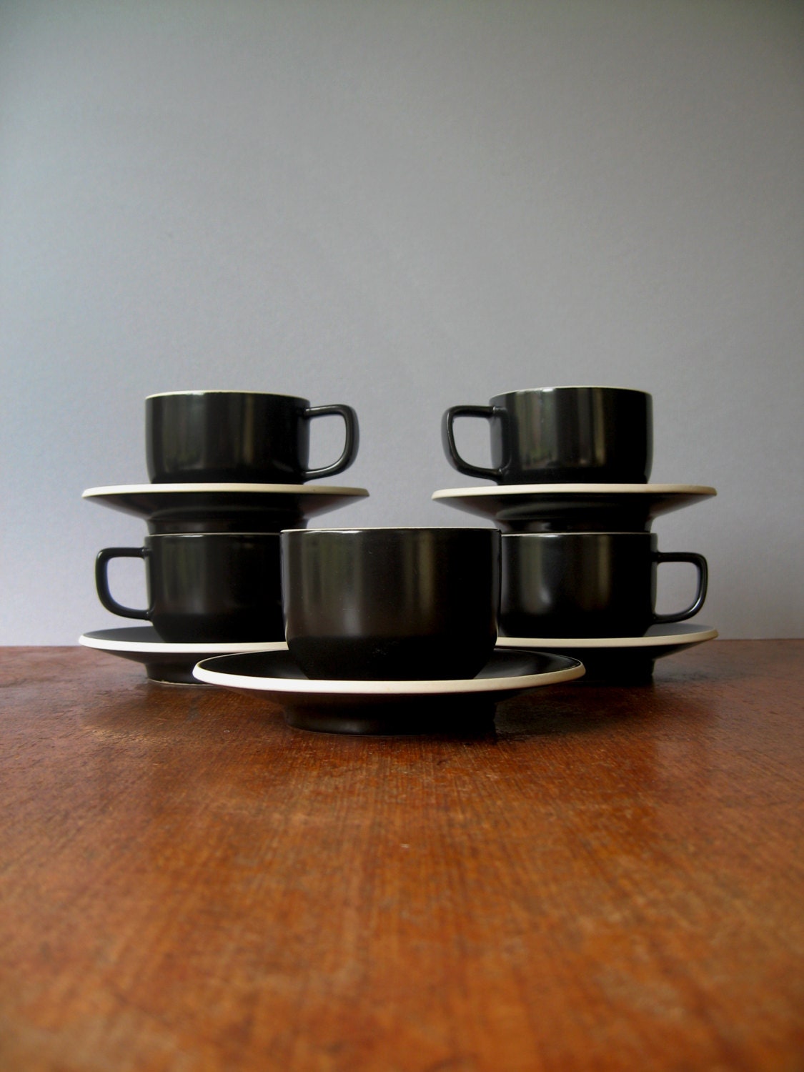 Five Vignelli Sasaki Colorstone Cups / Saucers in Black