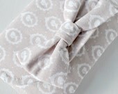 Purse wallet pouch: Tilda vintage inspired cameo print in beige and white with bow.