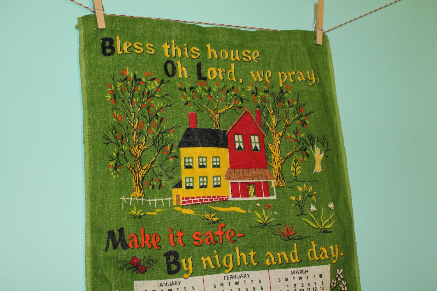 FREE SHIPPING on this Vintage 1982 Red and Yellow House Tea Towel