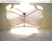 May Days Sale White Lace Bullet Bra 34 CC Venus Sculptress Vintage PIn Up Style 1725