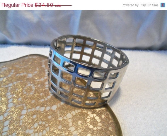Vintage Silvertone Metal Clamper Bracelet