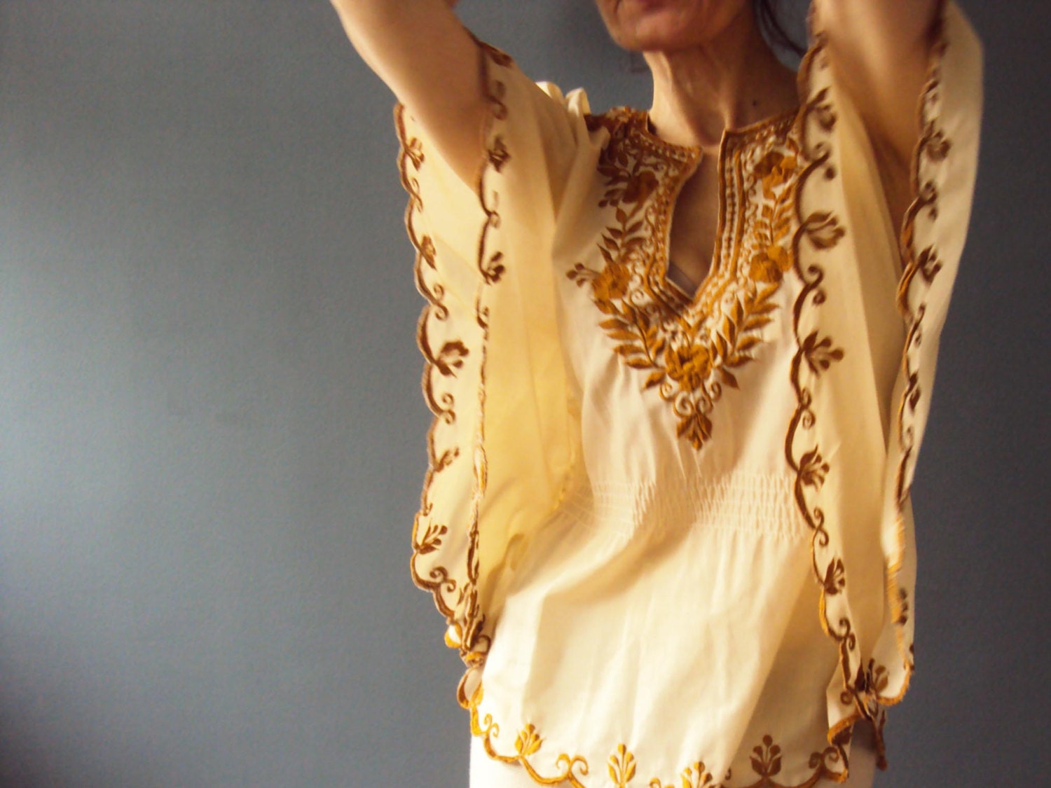 Vintage 70s Butterscotch Vanilla Ivory Embroidered Angelwing Boho Tunic Blouse