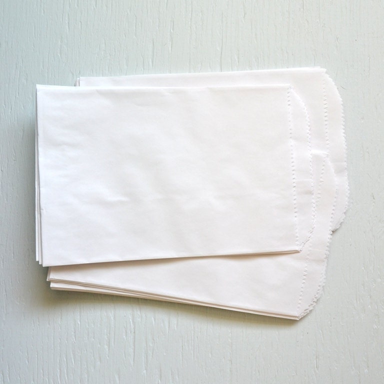 25 medium WHITE plain paper gift or favor bags - 5 x 7.5 inches