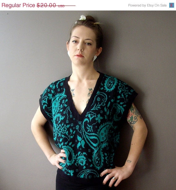 SALE Sleeveless V-Neck Sweater in Emerald and Ebony