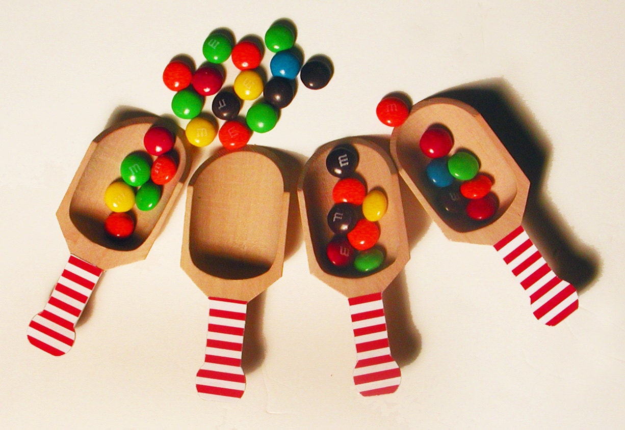 Red & White Stripe Wooden Scoops - Set of 4