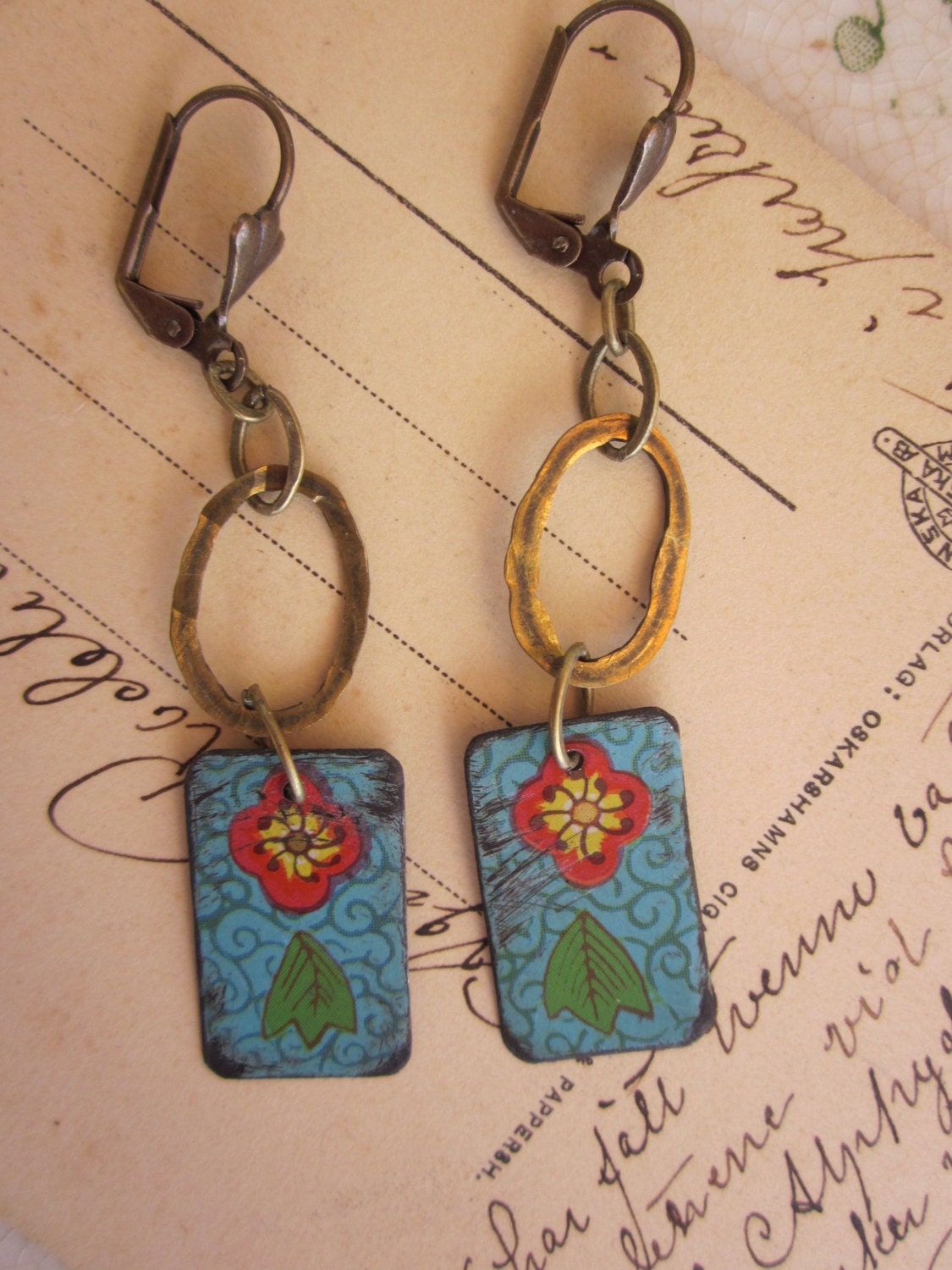 Tin Dangle Earrings "Petite Fleur" Tin for the Ten Year Anniversary
