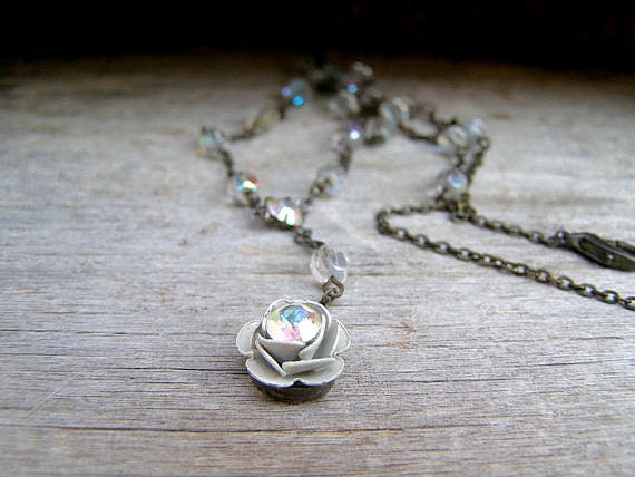 Vintage Victorian style Necklace, White flower pendant necklace, Romantic jewelry, Rhinestone Necklace, Retro jewelry, Gift for woman