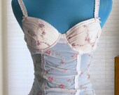 hold  white flowersheer  corset size 36b