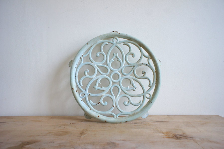 Vintage French Trivet // 1950 Cast Iron// Pastel Mint Arabesque // French Country Home Decor // Rustic Kitchen /Light Blue beige Minimalist - FrenchAtticFinds