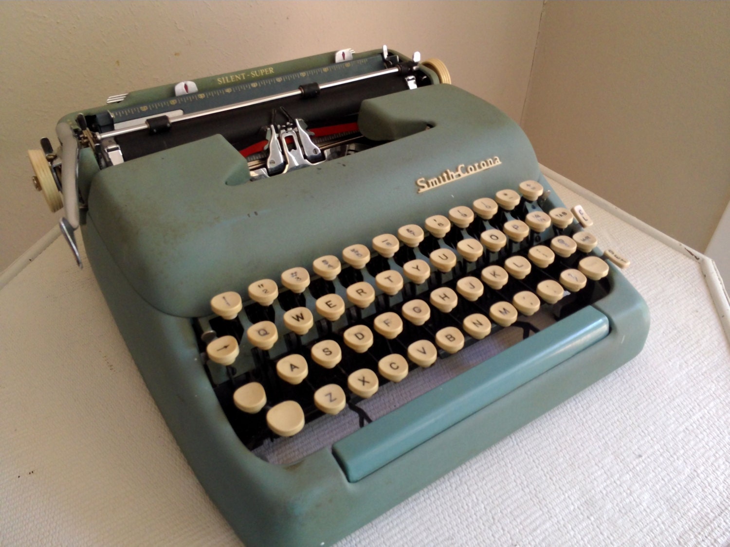 vintage typewriter - smith corona - 1950s - teal blue in case