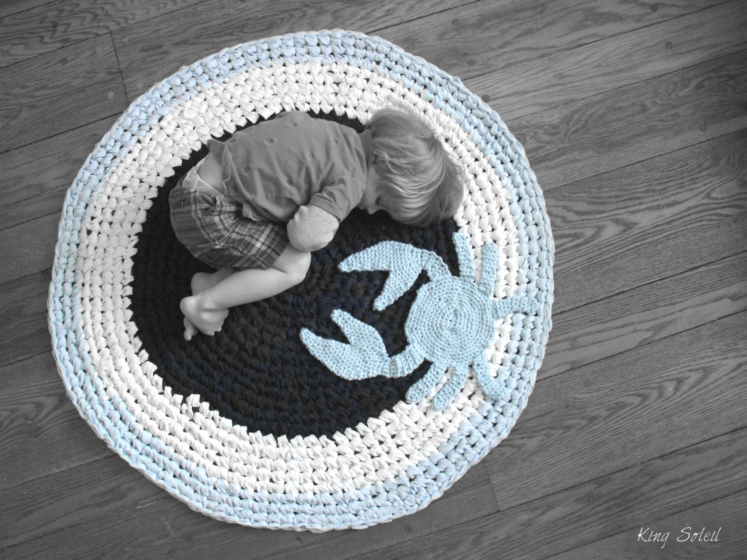 Custom Crochet Crab Rug Navy, Baby Blue, and White Cotton Round Circle Rug Custom Colors Nautical Nursery Kids Rug - KingSoleil