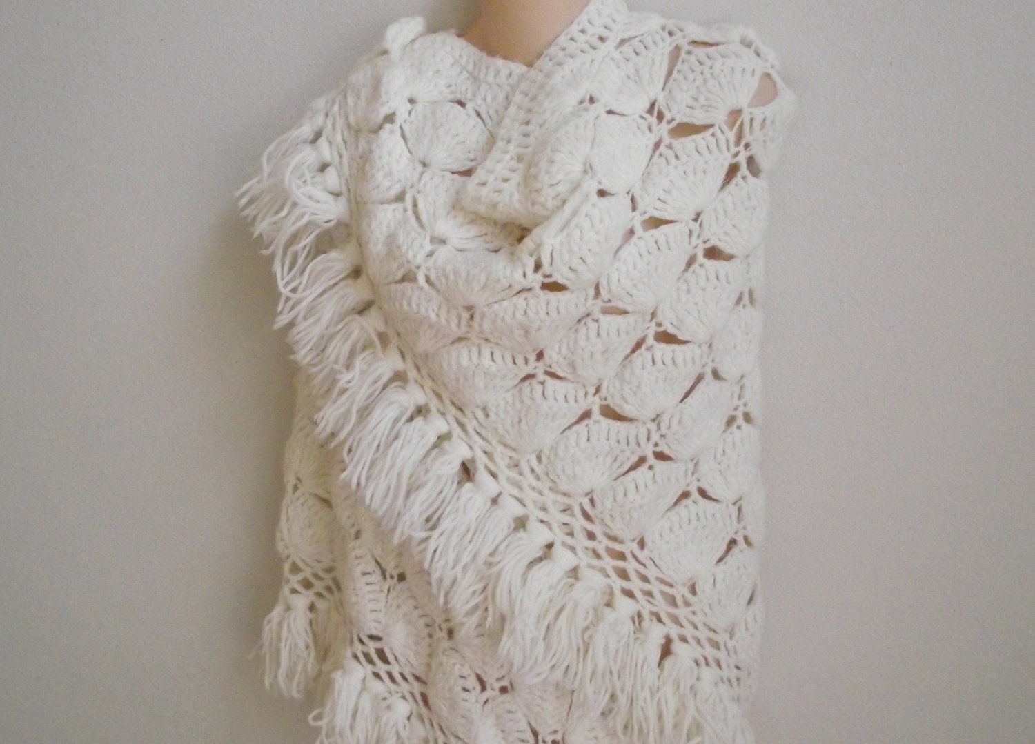 Vintage shawl cape white hand crochet large cozy w/fringe