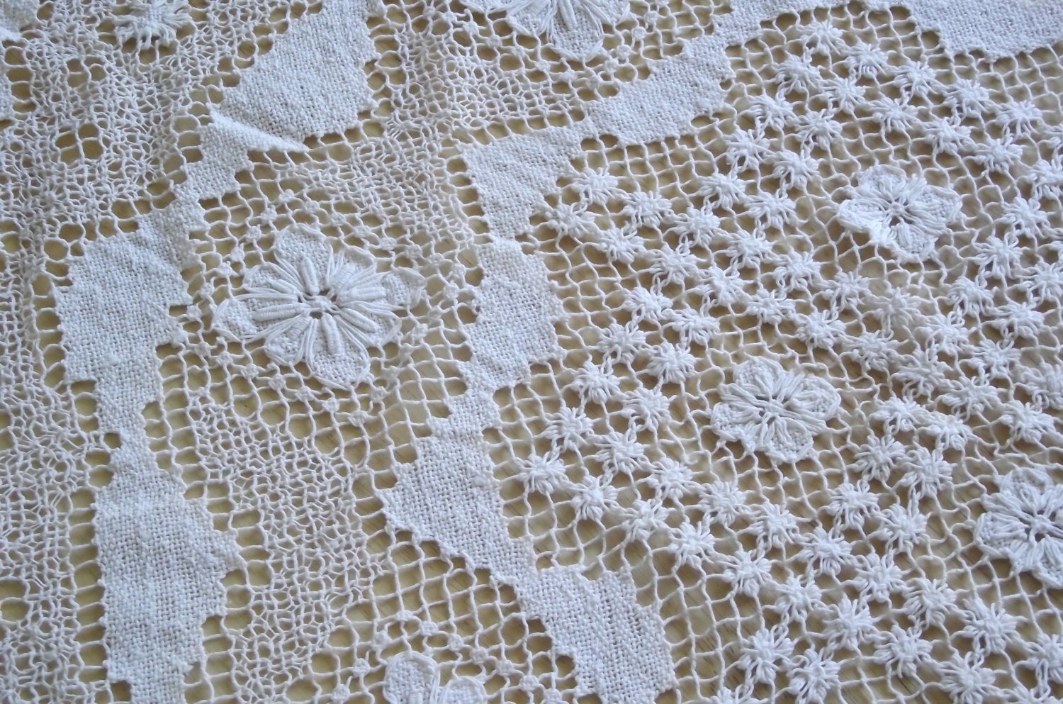 Vintage Crochet  doiley lace tablecloth  topper ivory 32" round