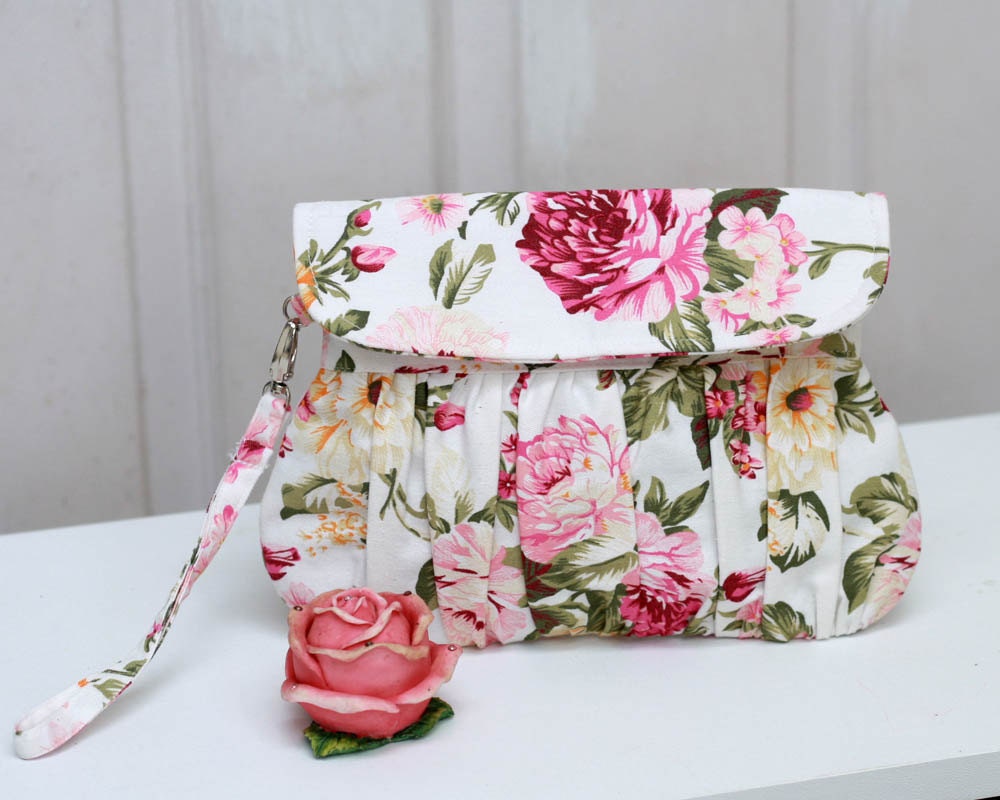 Clutch  - Spring/summer pink and white floral clutch purse, shabby chic roses wristlet